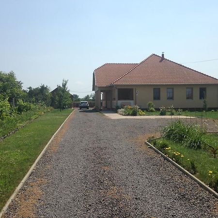 Koelcsey Kuria Vendeghaz Hotel Szatmarcseke Exterior photo
